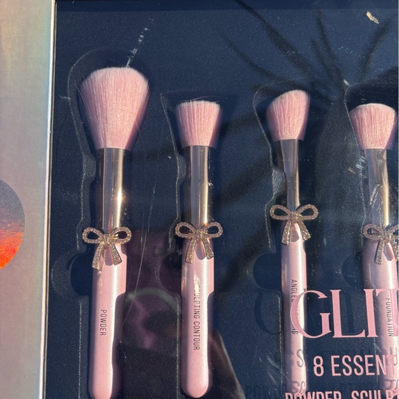 Glitz & Glam Bow makeup brushes viral - Picture 3 of 7